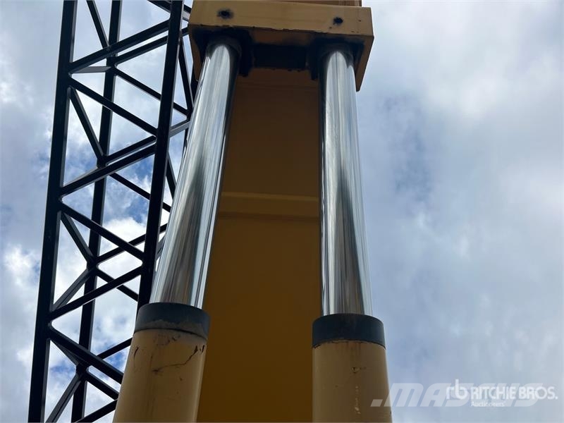 Grove RT65S رافعات الطرق الوعرة