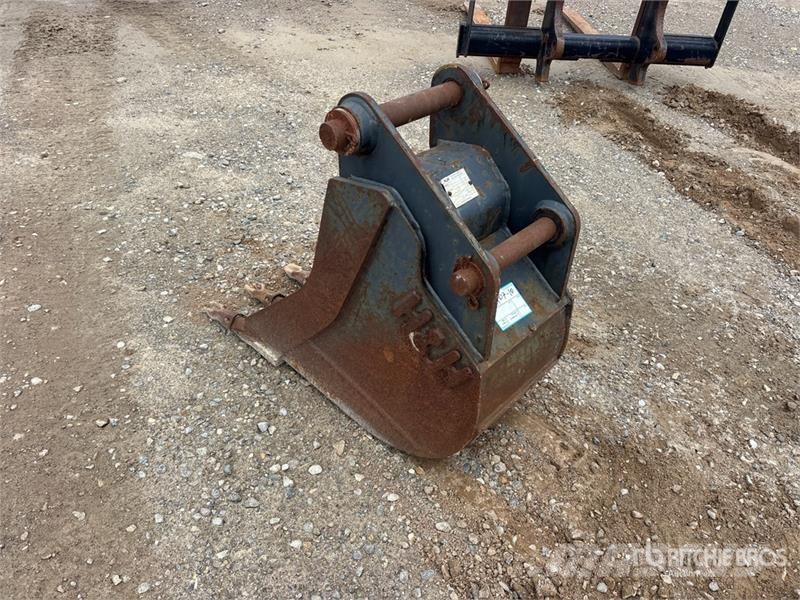  H & H &  16 in Q/C Digging Backhoe Rear Bucket - F 挖斗
