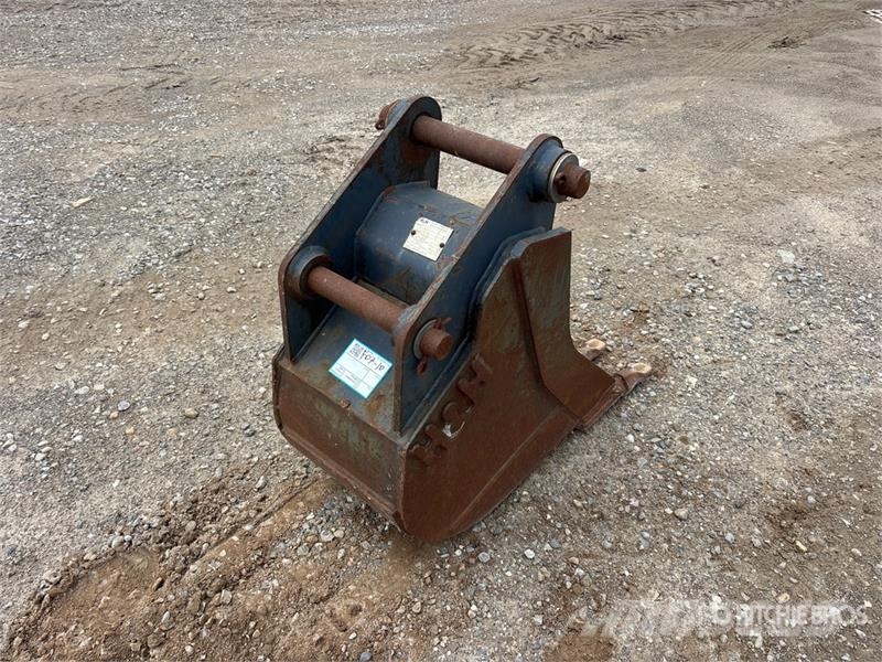  H & H &  16 in Q/C Digging Backhoe Rear Bucket - F 挖斗