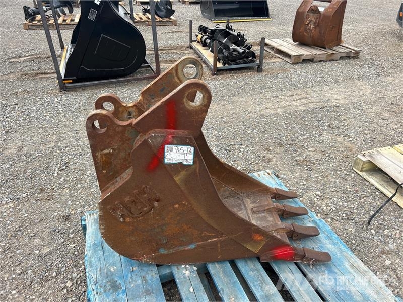H & H & 18 in Digging Bucket Godet