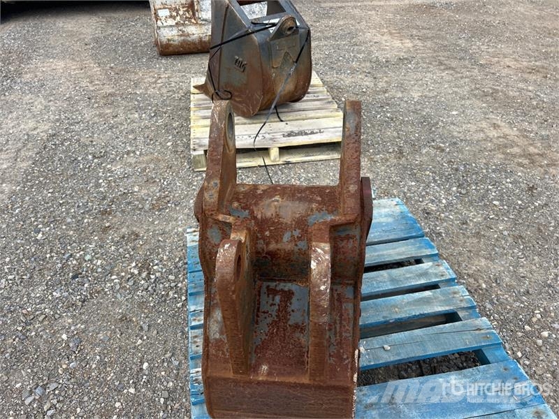 H & H & 18 in Digging Bucket Godet