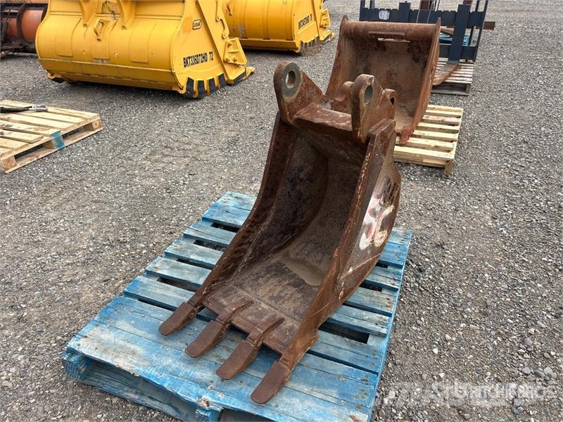 H & H & 18 in Digging Bucket Godet