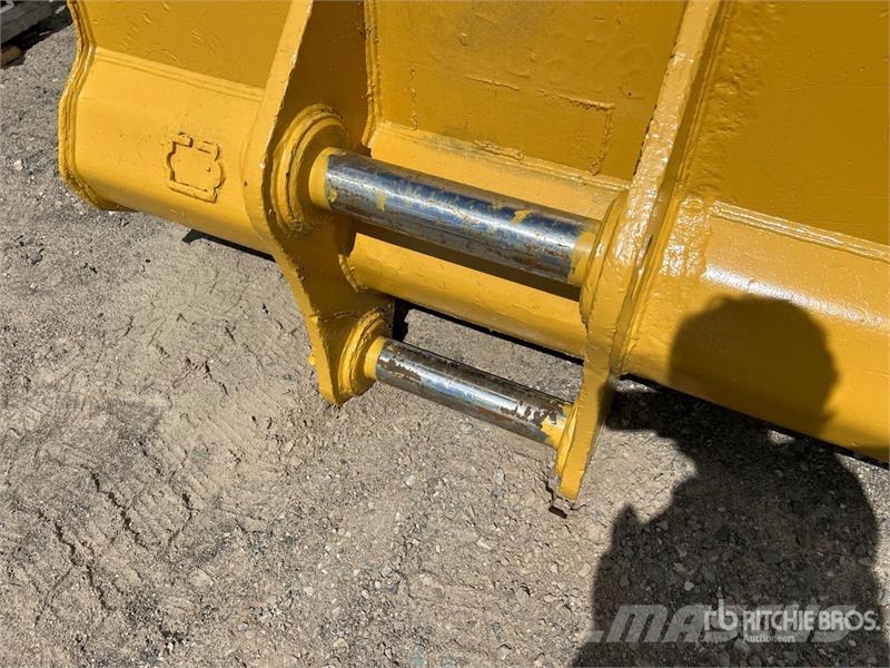  H & H &  72 in Cleanup Excavator Bucket - Fits Cat 挖斗