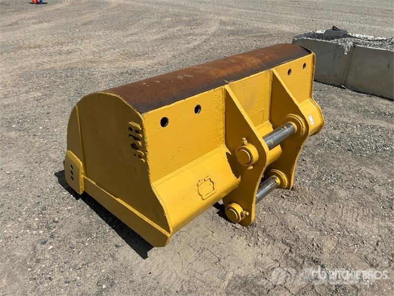  H & H &  72 in Cleanup Excavator Bucket - Fits Cat 挖斗