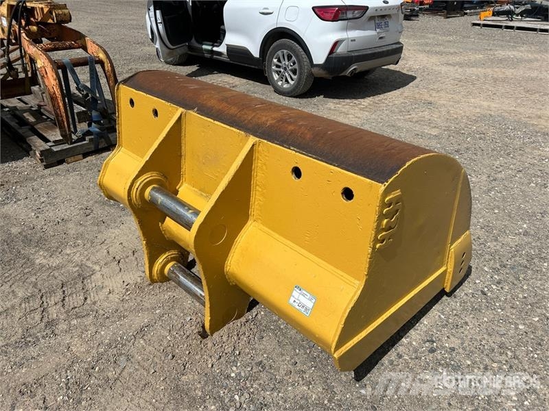  H & H &  72 in Cleanup Excavator Bucket - Fits Cat 挖斗