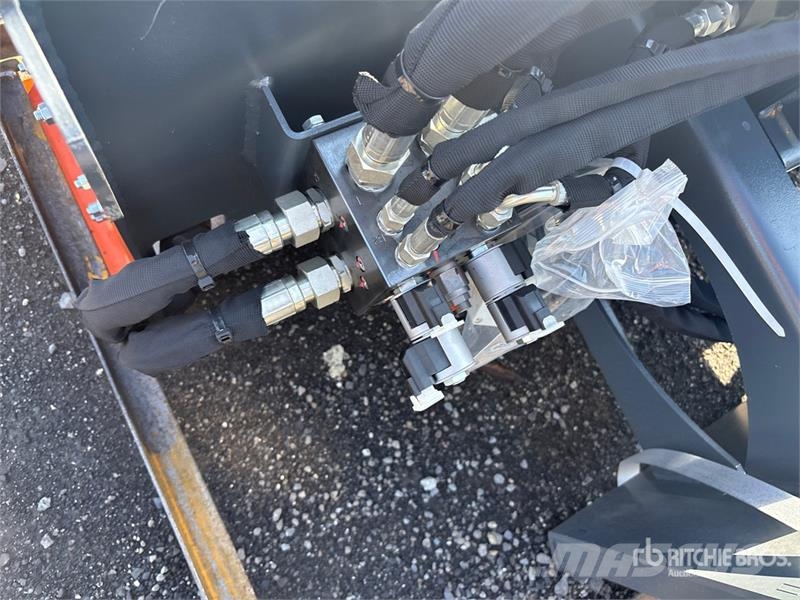 Handy HNSB72 72 in Skid Steer Snowblower (Unused) قاذفات الجليد