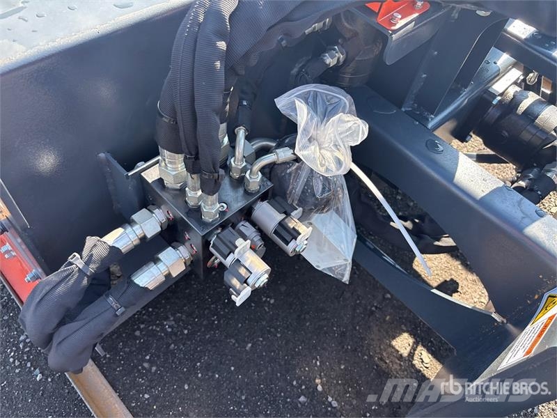 Handy HNSB72 72 in Skid Steer Snowblower (Unused) قاذفات الجليد