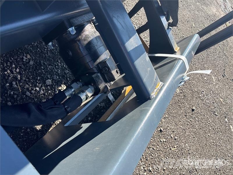 Handy HNSB72 72 in Skid Steer Snowblower (Unused) قاذفات الجليد