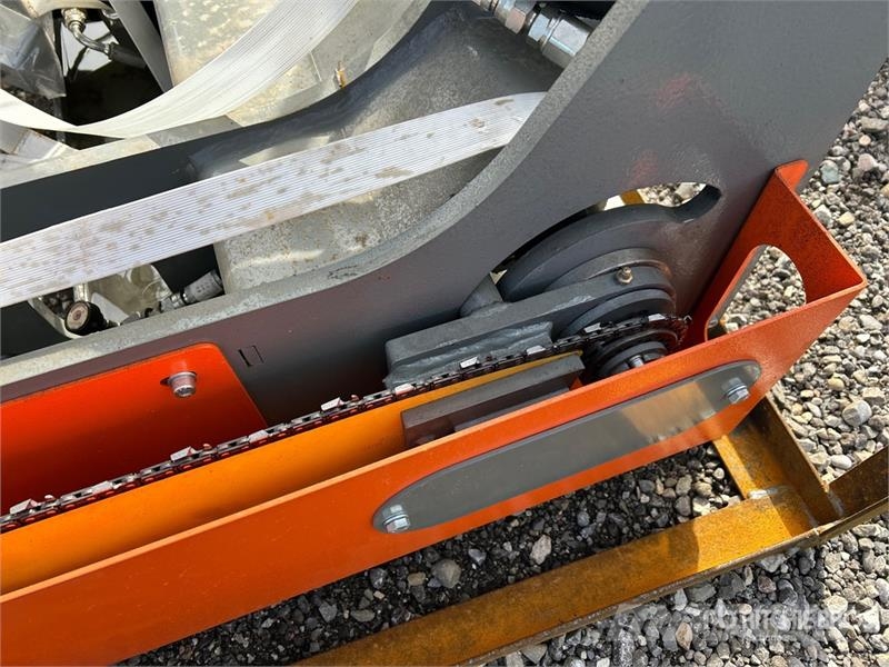 Handy HZMJ26 45 in Skid Steer Grapple Saw (Unused) Други компоненти