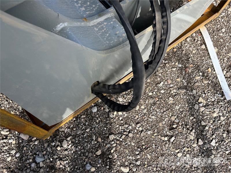 Handy HZMJ26 45 in Skid Steer Grapple Saw (Unused) Други компоненти