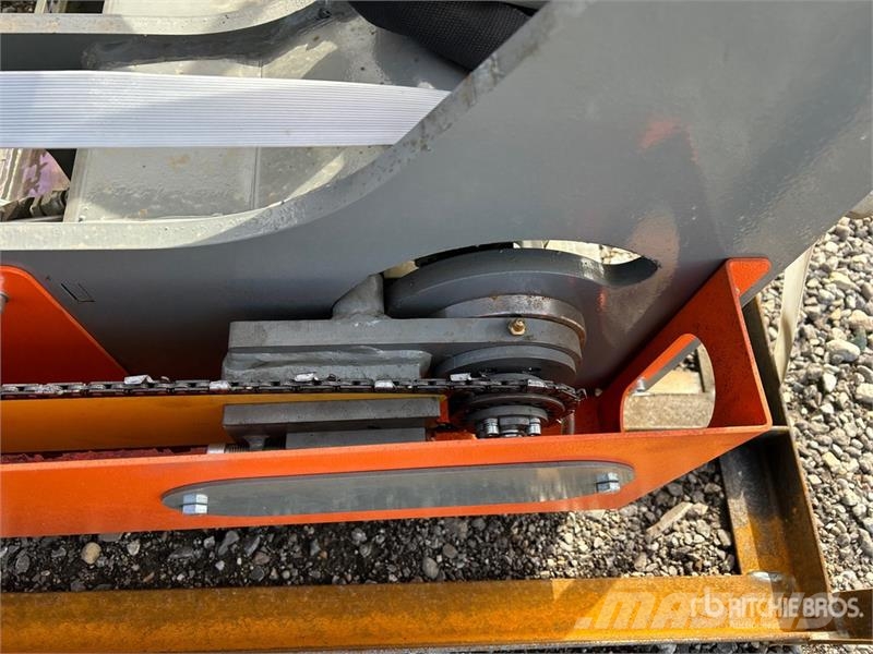 Handy HZMJ26 45 in Skid Steer Grapple Saw (Unused) Overige componenten