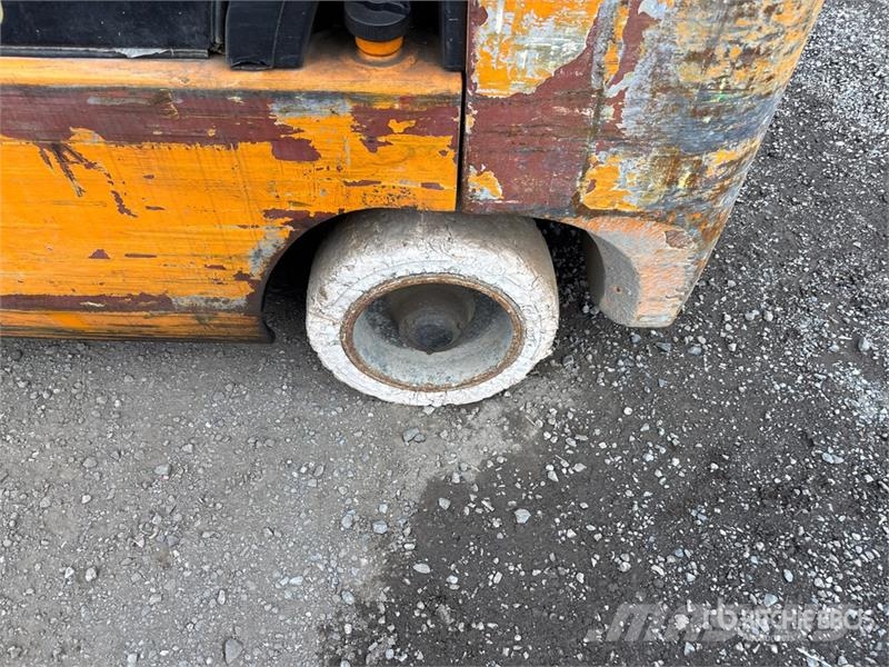 Hangcha RM26 3100 lb Cushion Tire Forklift Autokrāvēji - citi