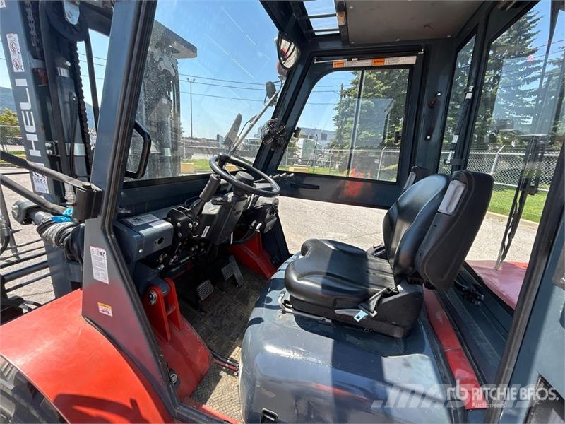 Heli CPCD35-KUY 4620 lb 4x2 Rough Terrain Forklift Maastotrukit
