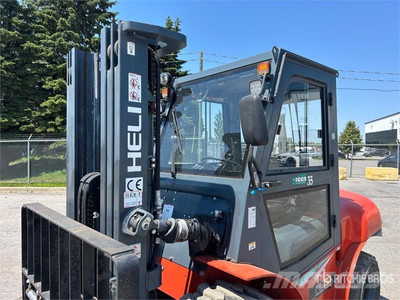 Heli CPCD35-KUY 4620 lb 4x2 Rough Terrain Forklift Maastotrukit