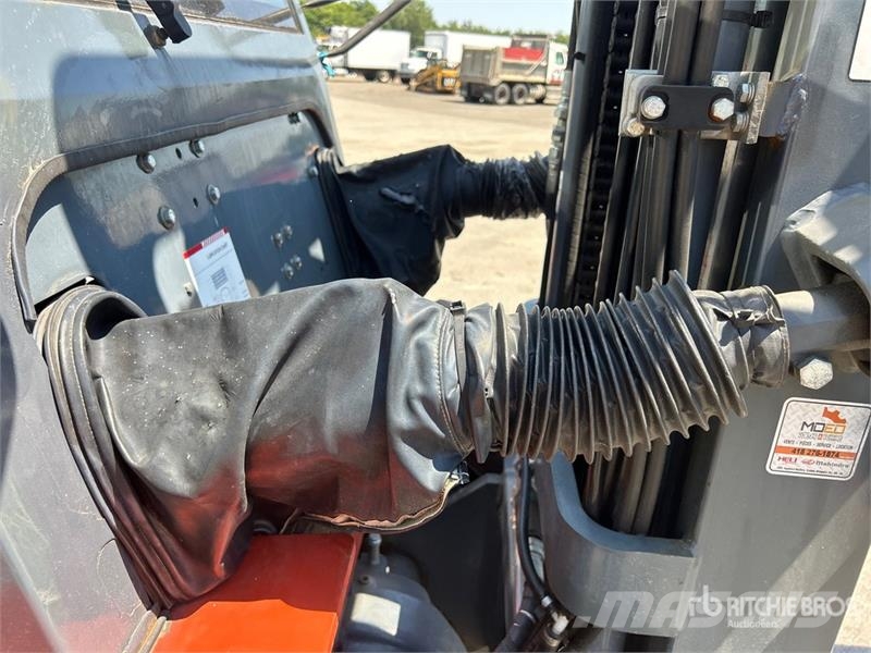 Heli CPCD35-KUY 4620 lb 4x2 Rough Terrain Forklift Maastotrukit