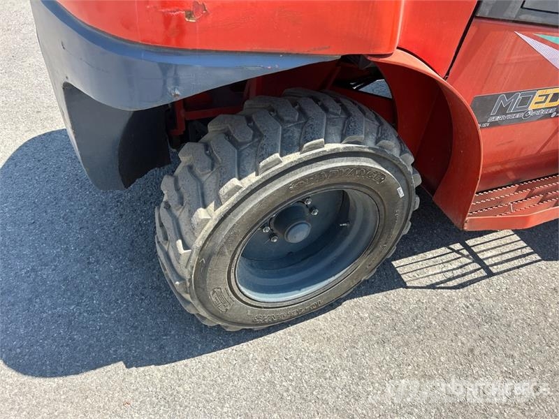 Heli CPCD35-KUY 4620 lb 4x2 Rough Terrain Forklift Maastotrukit