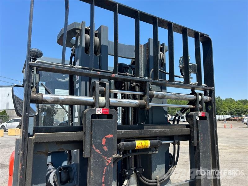 Heli CPCD35-KUY 4620 lb 4x2 Rough Terrain Forklift Maastotrukit