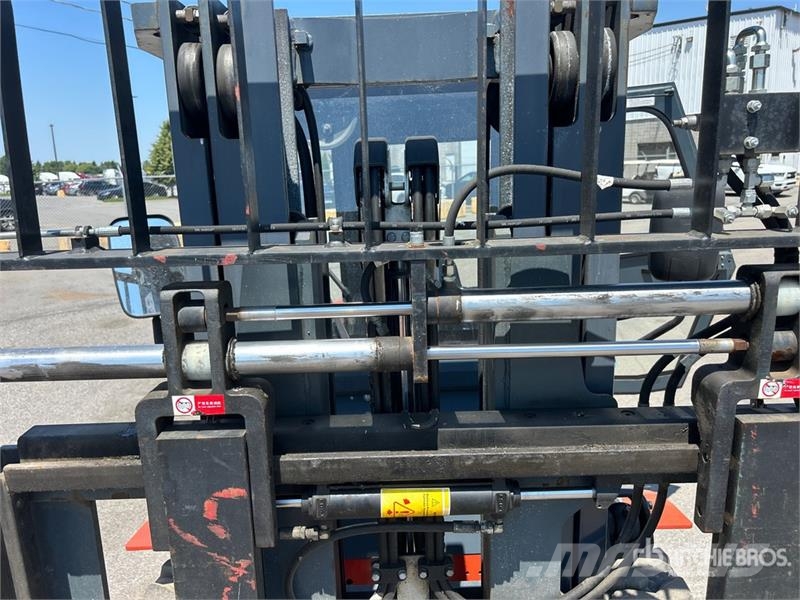 Heli CPCD35-KUY 4620 lb 4x2 Rough Terrain Forklift Maastotrukit