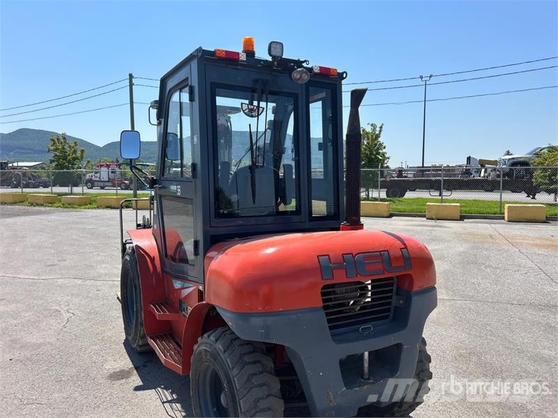 Heli CPCD35-KUY 4620 lb 4x2 Rough Terrain Forklift Maastotrukit