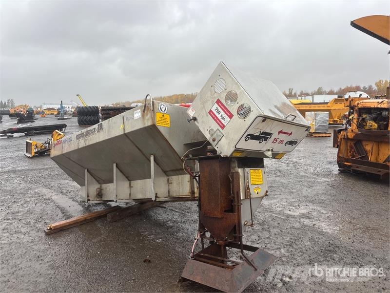  High Lander JR Stainless Steel Salt Spreader Hiekan- ja suolanlevittimet