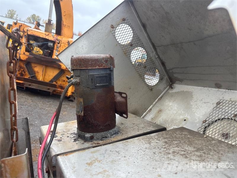  High Lander JR Stainless Steel Salt Spreader Hiekan- ja suolanlevittimet