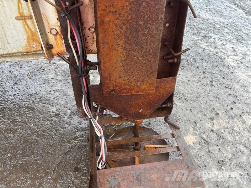  High Lander JR Stainless Steel Salt Spreader Hiekan- ja suolanlevittimet