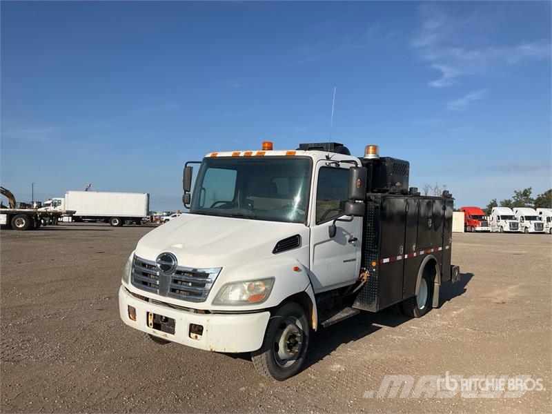 Hino 165 4x2 Utility Truck Бортовые фургоны