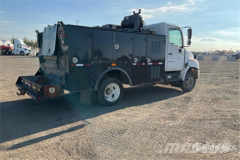 Hino 165 4x2 Utility Truck Бортовые фургоны
