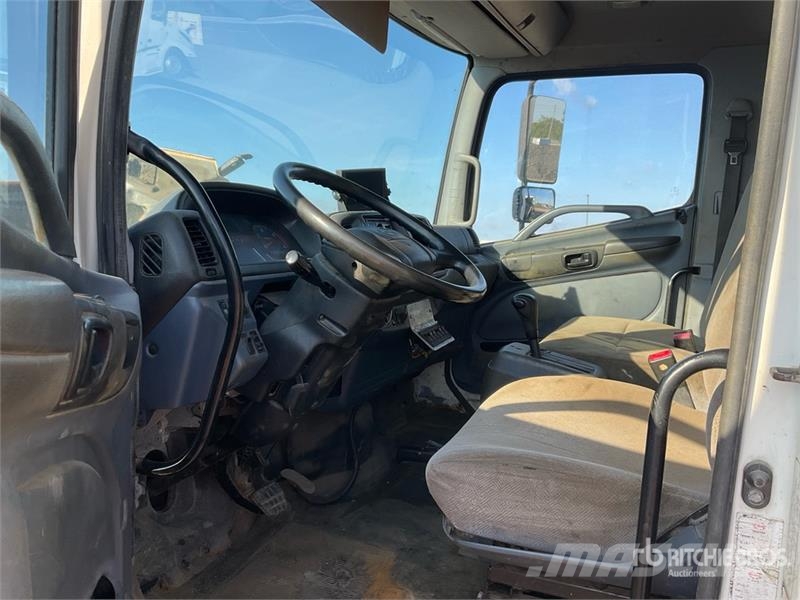 Hino 165 4x2 Utility Truck Бортовые фургоны
