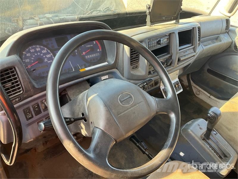 Hino 165 4x2 Utility Truck Бортовые фургоны