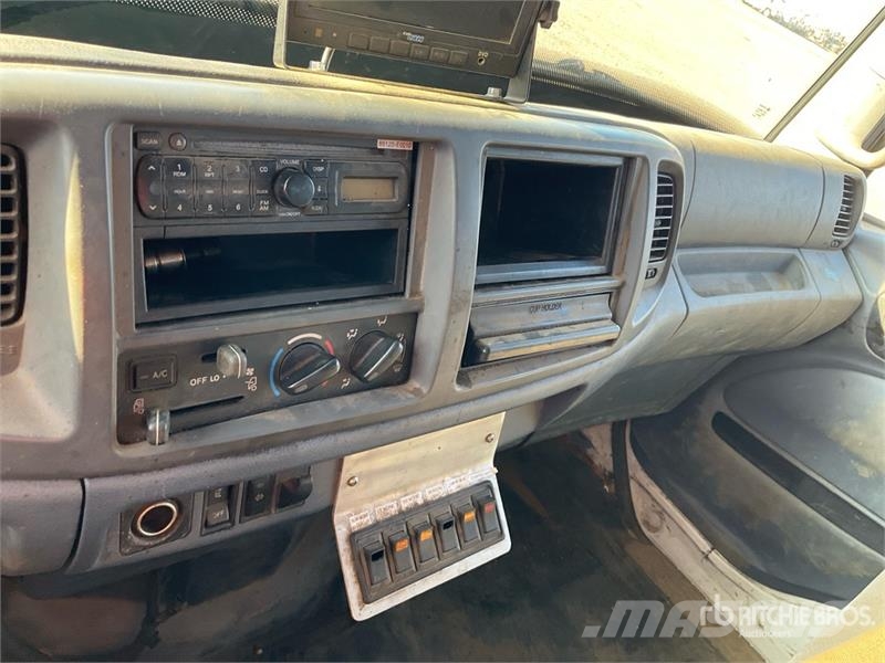 Hino 165 4x2 Utility Truck Бортовые фургоны