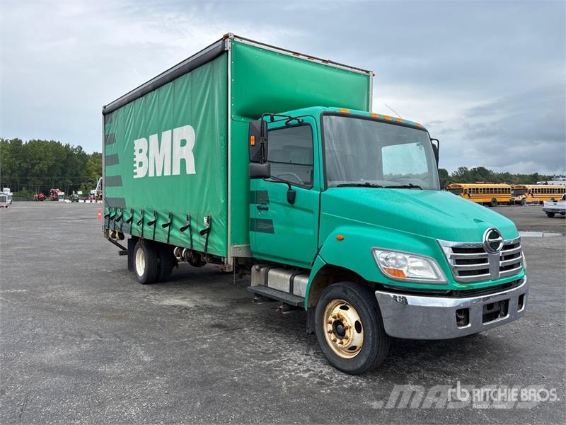Hino 185 Camiones con caja de remolque