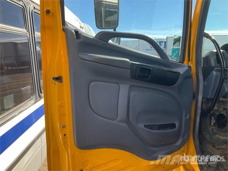 Hino 185 厢式货车