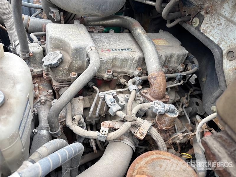 Hino 185 Camiones con caja de remolque