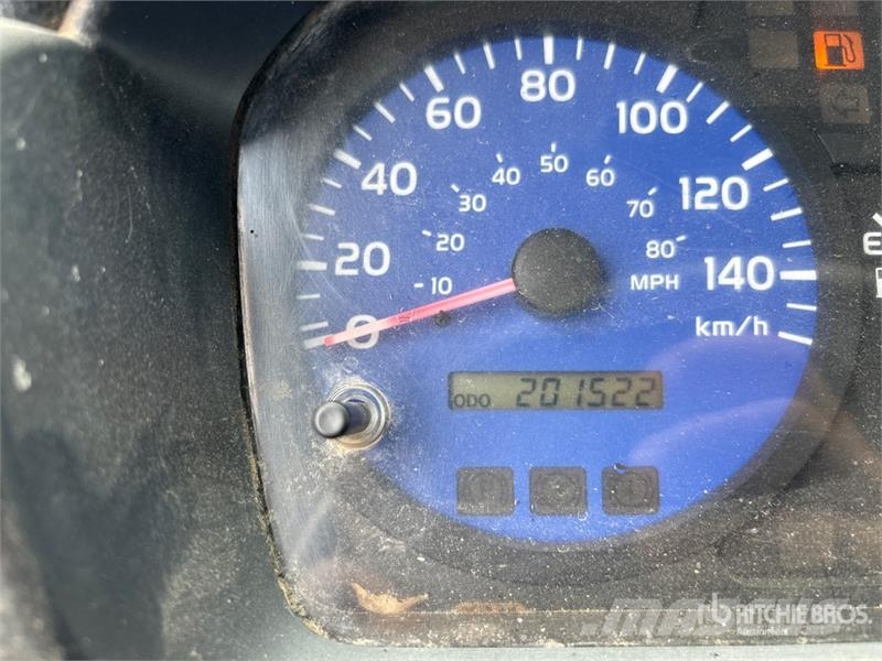 Hino 185 Camiones con caja de remolque
