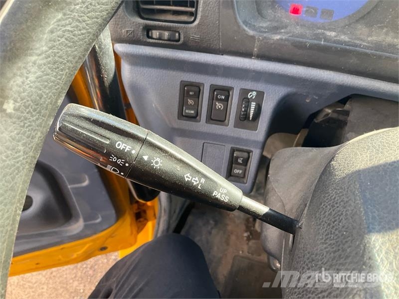 Hino 185 厢式货车