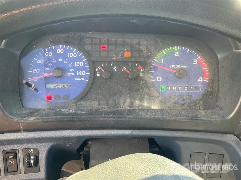 Hino 185 厢式货车