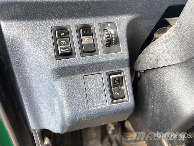 Hino 185 Camiones con caja de remolque