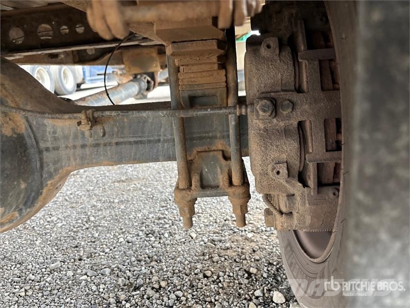 Hino 185 Camiones con caja de remolque