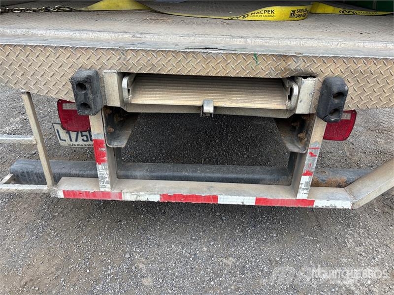 Hino 185 Camiones con caja de remolque
