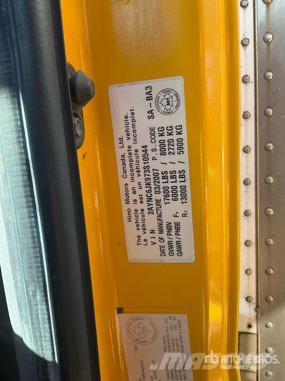 Hino 185 厢式货车
