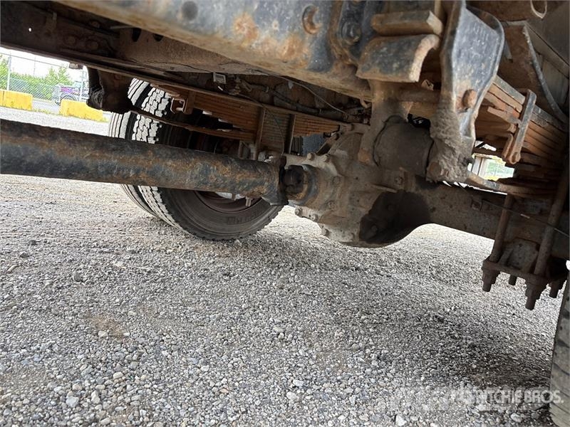 Hino 185 Camiones con caja de remolque