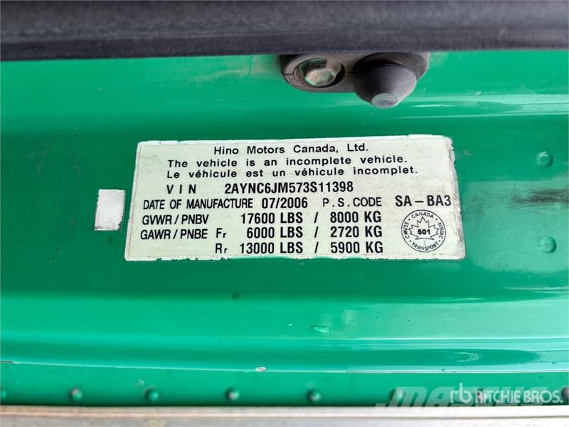 Hino 185 Camiones con caja de remolque