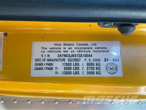 Hino 185 厢式货车