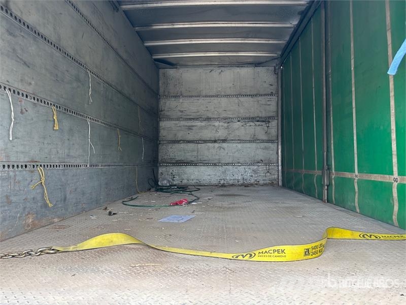 Hino 185 Camiones con caja de remolque