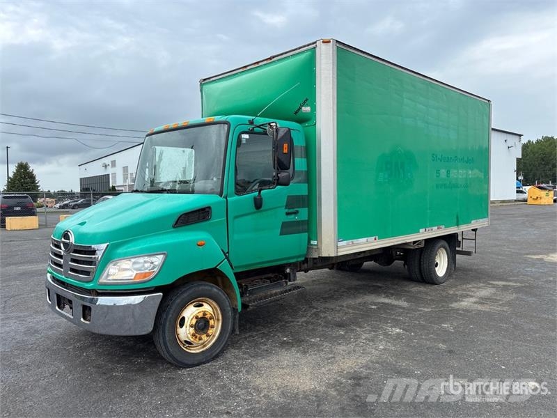 Hino 185 Camiones con caja de remolque
