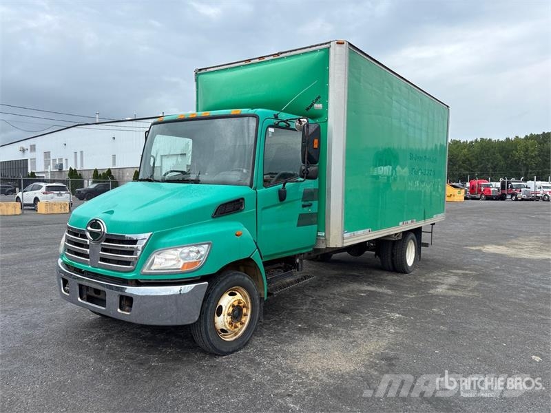 Hino 185 Camiones con caja de remolque