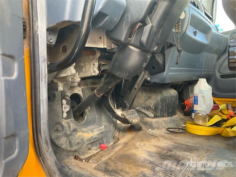 Hino 185 厢式货车