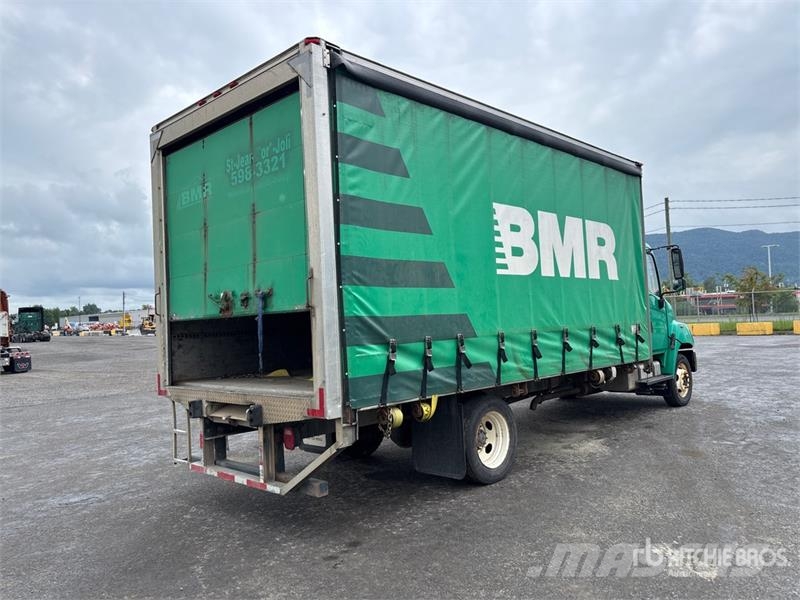 Hino 185 Camiones con caja de remolque