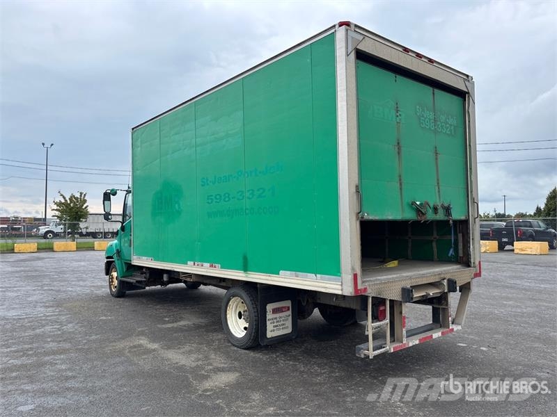 Hino 185 Camiones con caja de remolque